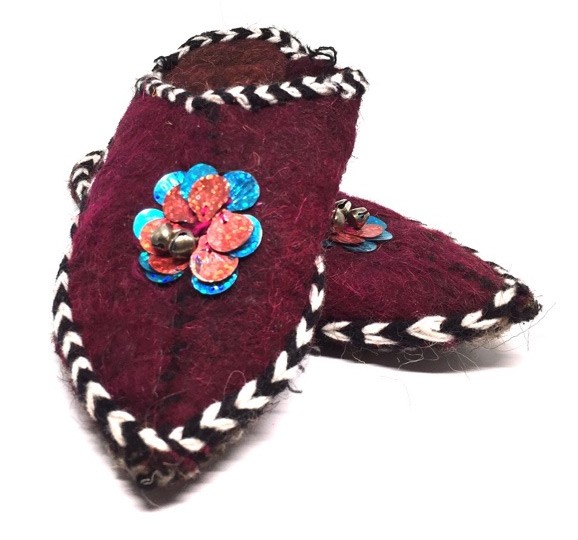 Traditional slippers